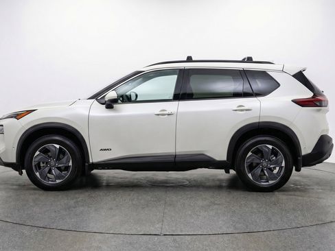 Used 2025 Nissan Rogue SV AWD/4WD image 5