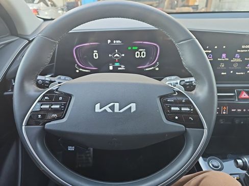 Used 2023 Kia Niro EX Touring image 16
