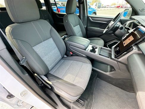 Used 2025 GMC Acadia Elevation image 29