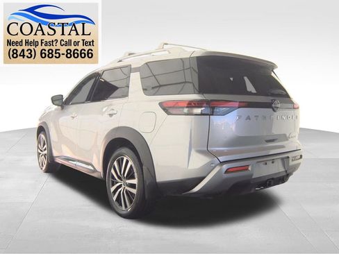 Used 2025 Nissan Pathfinder Platinum w/ Cargo Package FWD image 4