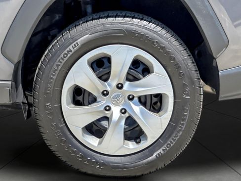 Used 2021 Toyota RAV4 LE AWD/4WD image 24