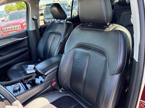 Used 2022 Jeep Grand Cherokee L Limited AWD/4WD image 11