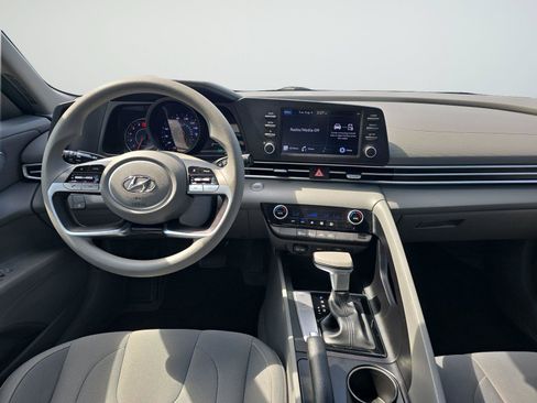 Certified 2023 Hyundai Elantra SEL FWD image 9