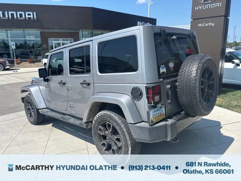 Used 2018 Jeep Wrangler Unlimited Sahara AWD/4WD image 5