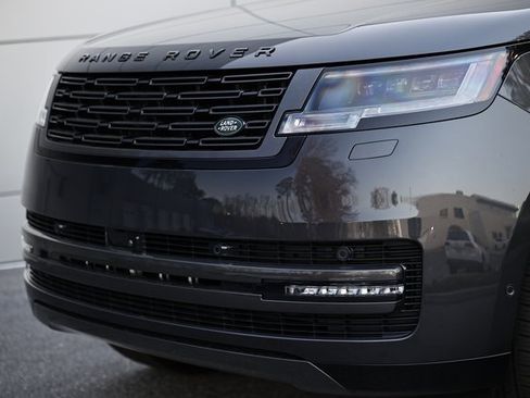 New 2026 Land Rover Range Rover SE image 2