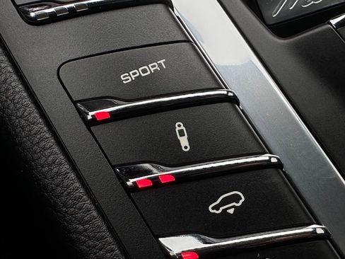 Used 2018 Porsche Macan GTS image 8