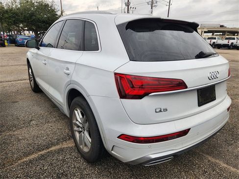 Used 2022 Audi Q5 2.0T Premium w/ Convenience Package image 4