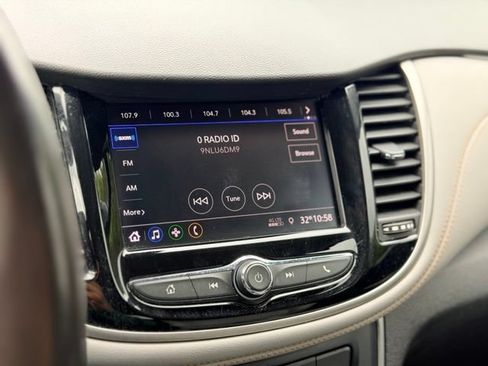 Used 2020 Chevrolet Trax LT w/ LT Convenience Package AWD/4WD image 14
