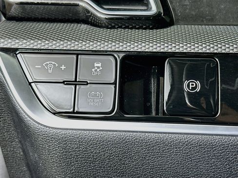 Used 2025 Kia Sportage LX AWD/4WD image 17