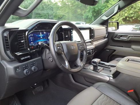 Used 2022 Chevrolet Silverado 1500 ZR2 w/ Technology Package AWD/4WD image 13