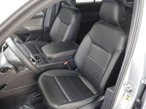 Used 2023 Volkswagen Atlas Cross Sport SE AWD/4WD image 13