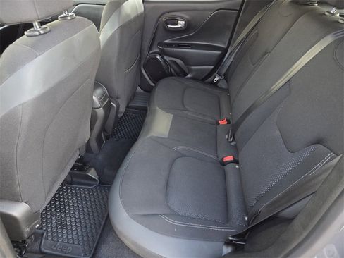 Used 2023 Jeep Renegade Altitude image 15