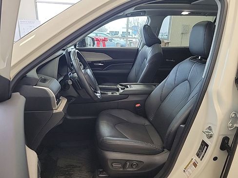 Used 2024 Toyota Grand Highlander Platinum image 9