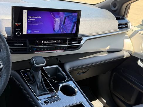 Certified 2026 Toyota Sienna Limited FWD image 23