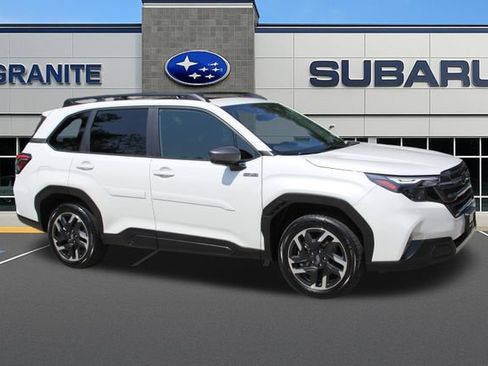 Used 2025 Subaru Forester Premium AWD/4WD image 13