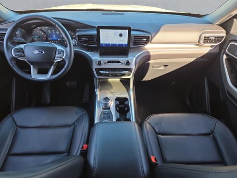 Certified 2022 Ford Explorer XLT w/ Equipment Group 202A image 9