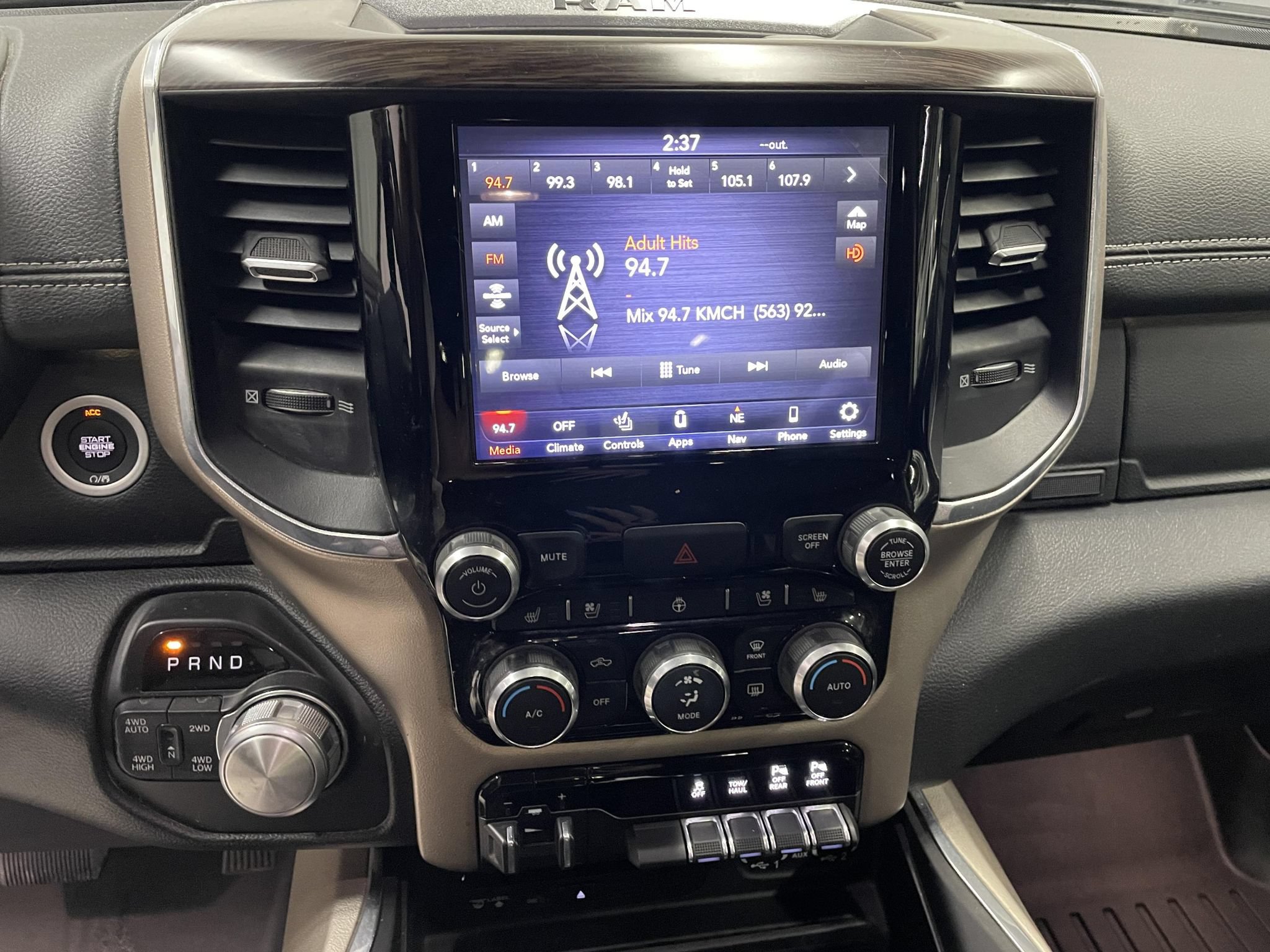 Used 2019 RAM 1500 Laramie AWD/4WD image 17
