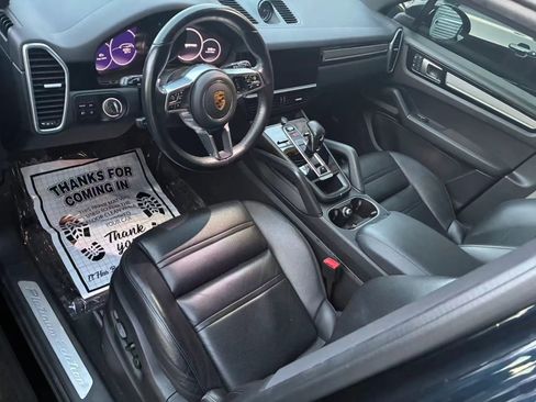 Used 2022 Porsche Cayenne Platinum Edition image 11