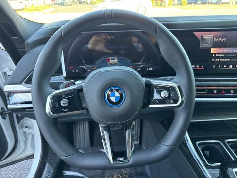 Certified 2025 BMW i7 eDrive50 w/ M Sport Package image 28