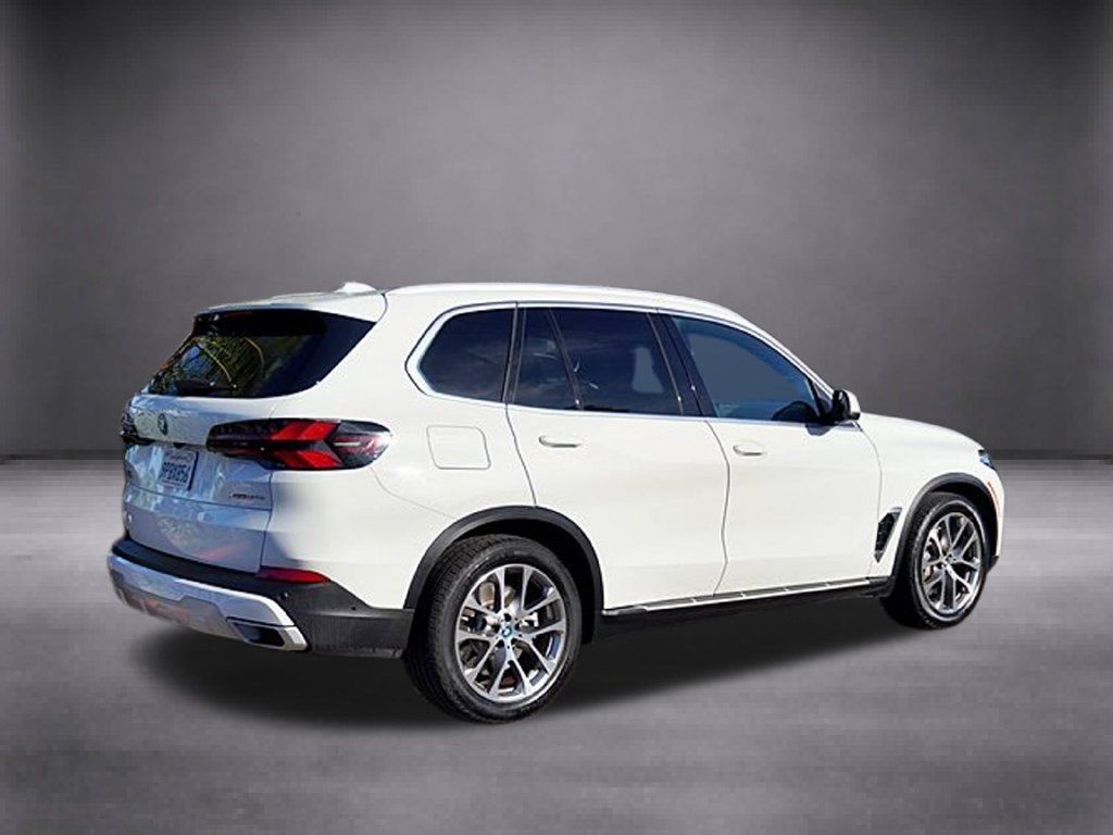Used 2025 BMW X5 xDrive50e AWD/4WD image 4