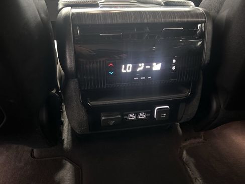 Used 2024 Jeep Wagoneer Series II w/ Flexible Seating Group AWD/4WD image 26