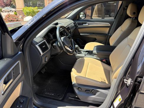 Used 2020 Volkswagen Atlas Cross Sport SE w/ Panoramic Sunroof Package AWD/4WD image 4