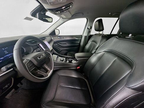 Certified 2023 Jeep Grand Cherokee Limited AWD/4WD image 28