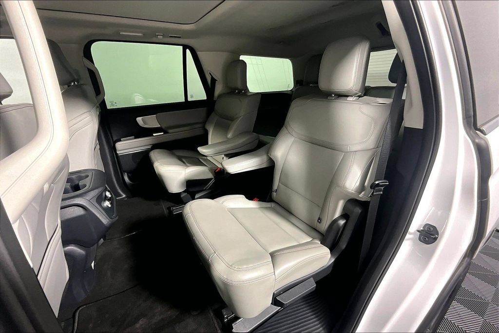 Used 2025 Ford Expedition Active AWD/4WD image 26