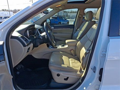 Used 2017 Jeep Grand Cherokee Limited image 14