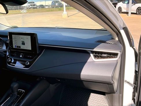 Used 2025 Toyota Corolla LE image 16