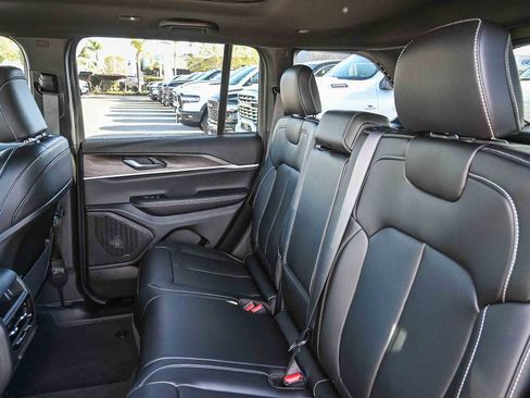 New 2025 Jeep Grand Cherokee Limited image 19