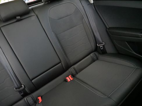 Certified 2025 Volkswagen Taos SE AWD/4WD image 14