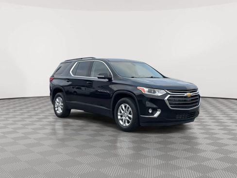 Used 2021 Chevrolet Traverse LT image 2