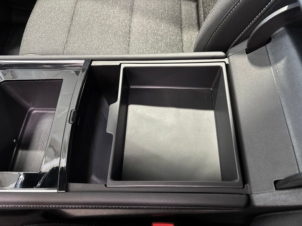 Used 2026 Chevrolet Traverse LT FWD image 36