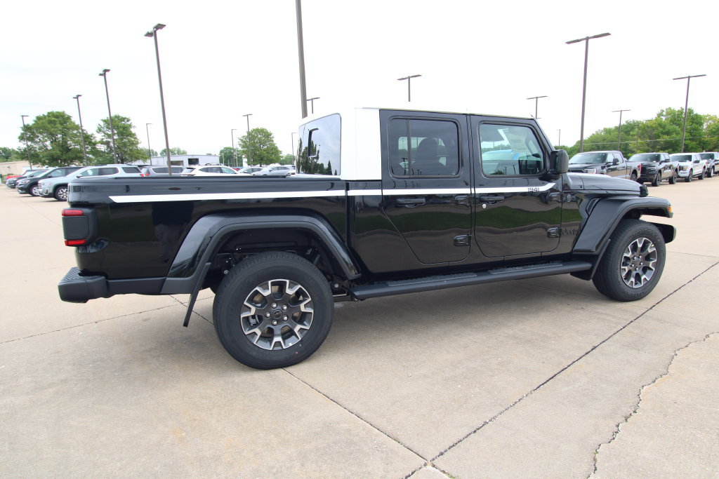 New 2026 Jeep Gladiator Sport AWD/4WD image 5