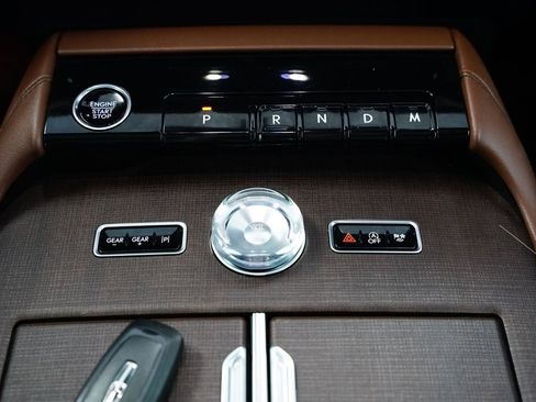Used 2025 Lincoln Navigator Reserve image 35