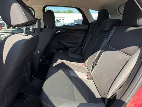 Used 2014 Ford Focus SE FWD image 3