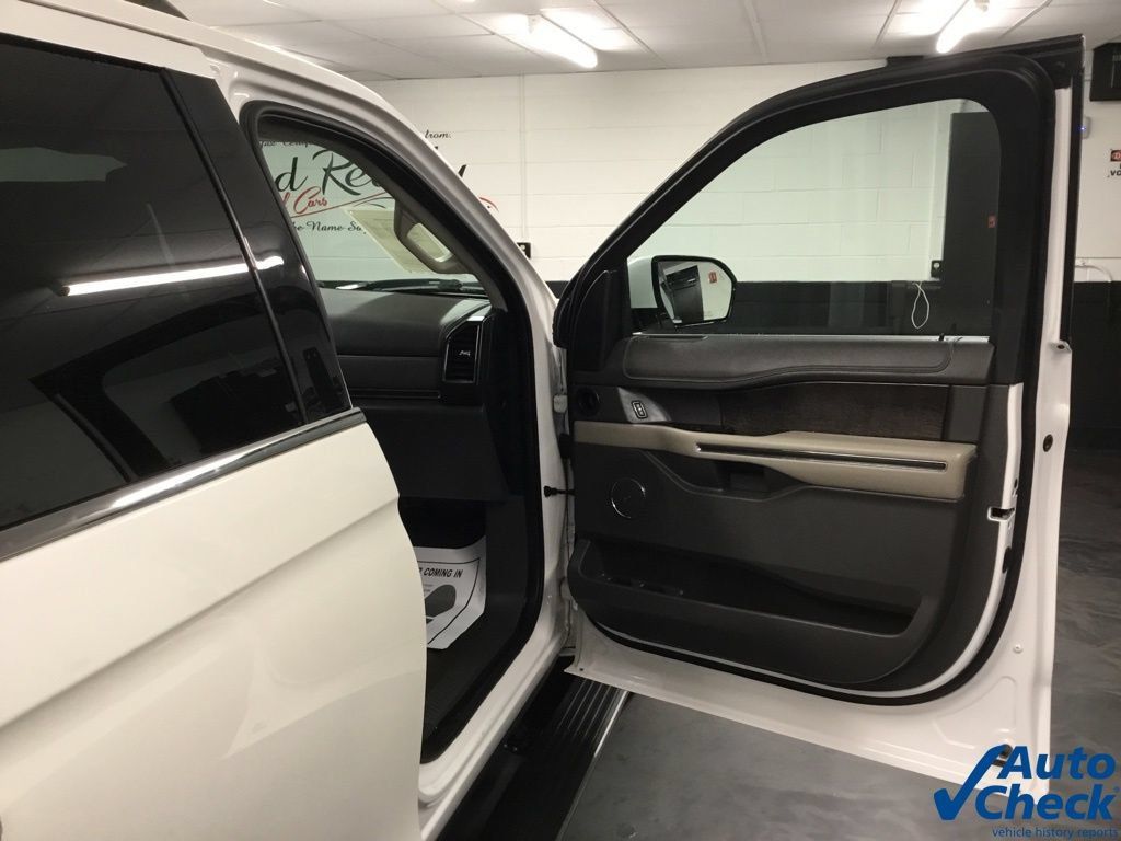 Used 2019 Ford Expedition Limited w/ Equipment Group 301A AWD/4WD image 39