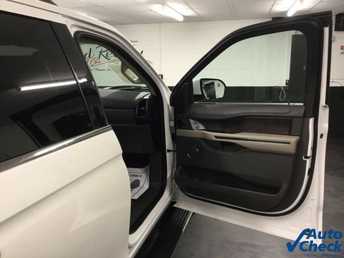 Used 2019 Ford Expedition Limited w/ Equipment Group 301A AWD/4WD image 39