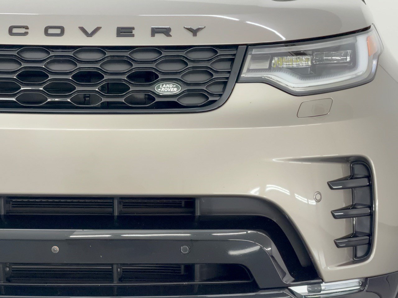 Certified 2026 Land Rover Discovery Dynamic SE AWD/4WD image 12