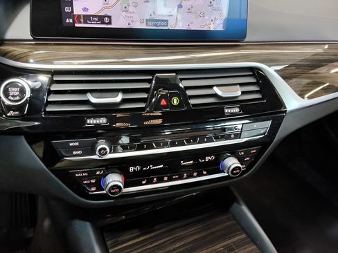 Used 2019 BMW 530i xDrive AWD/4WD image 22