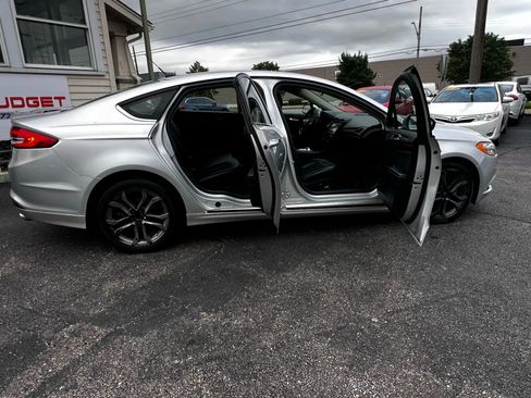 Used 2018 Ford Fusion SE w/ Equipment Group 201A image 21