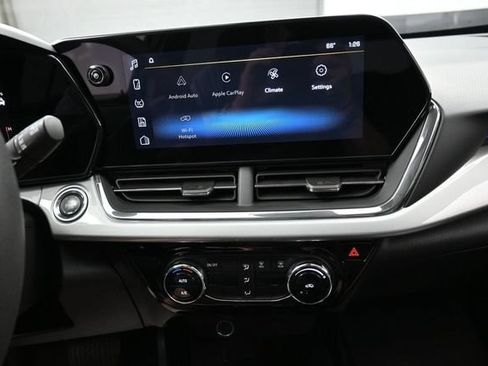 Used 2025 Chevrolet Trax LT FWD image 10