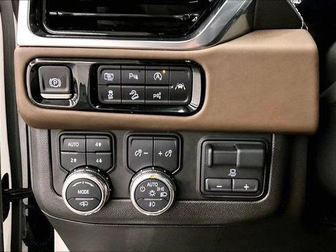 Used 2025 GMC Yukon Denali Ultimate AWD/4WD image 40