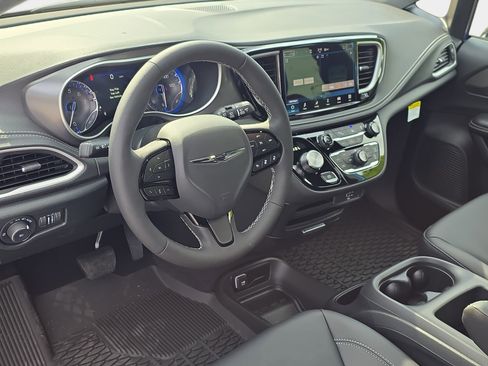 New 2026 Chrysler Pacifica Select FWD image 31