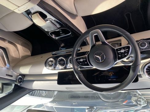 Used 2022 Mercedes-Benz CLA 250 image 7