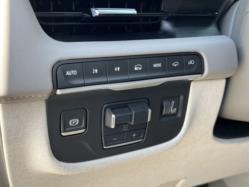 Used 2024 Cadillac Escalade ESV Sport Platinum AWD/4WD image 13