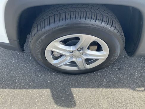 Used 2023 Jeep Compass Latitude image 10