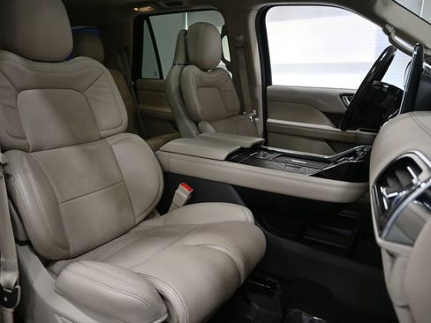Used 2020 Lincoln Navigator Reserve w/ Luxury Package image 24