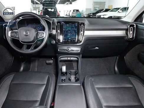 Certified 2025 Volvo XC40 B5 Core image 6